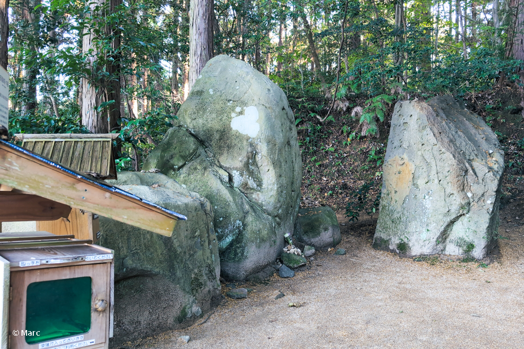 黄泉比良坂の千引の岩